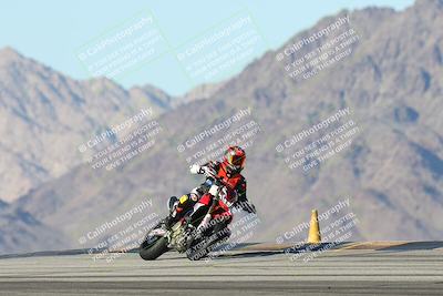 media/Dec-01-2025-Moto Forza (Mon) [[2daa91e15f]]/3-Beginner Group/Session 4 Turn 9/